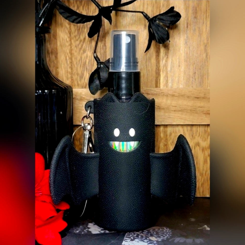 B&BW Glow In The Dark Vampire Bat Mini Spray Holder